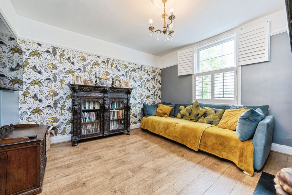 Property photo 3 of 17