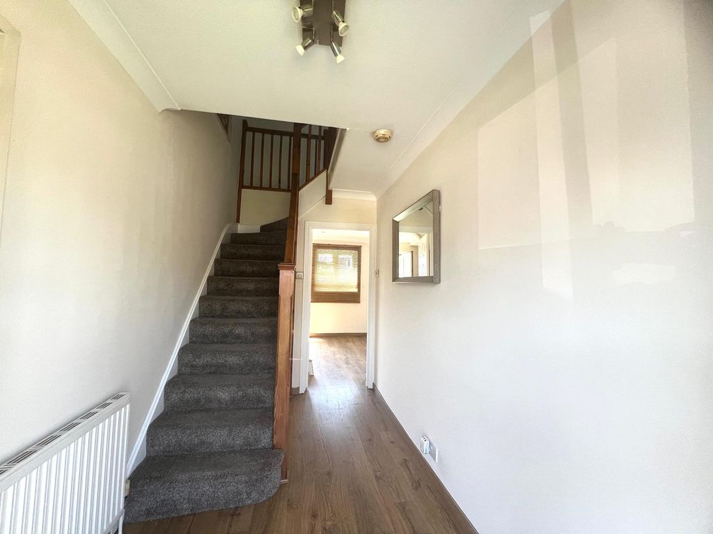 Property photo 3 of 27
