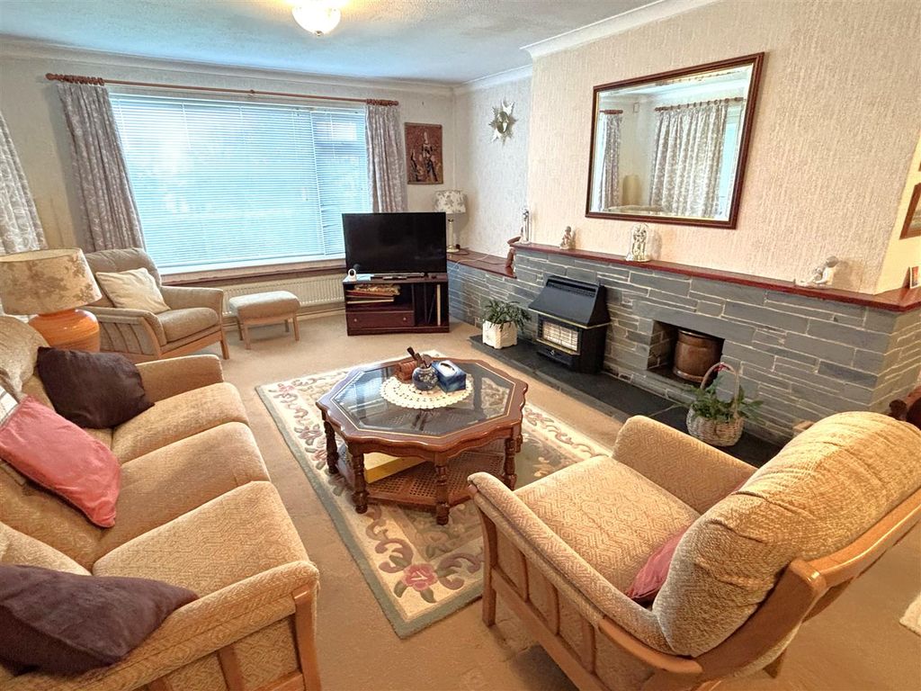 Property photo 3 of 18 Living Room (2).Jpeg