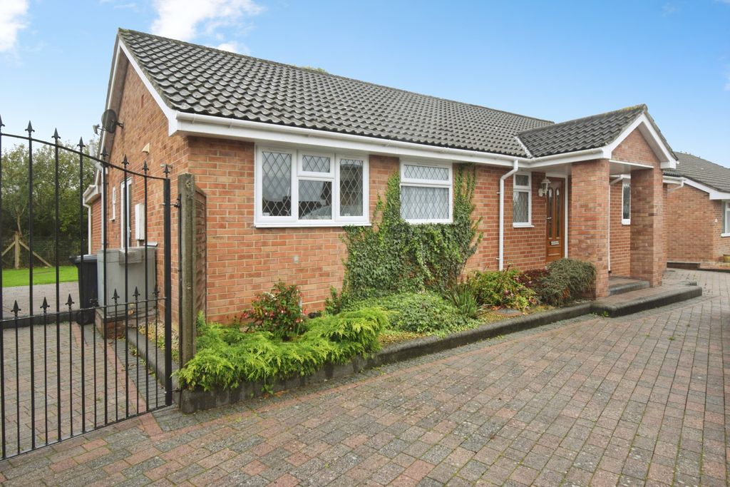Property photo 1 of 11 B174E399-External