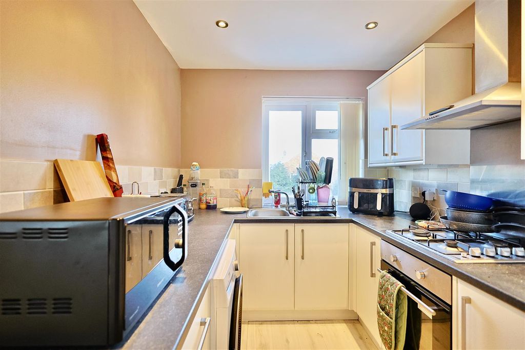 Property photo 3 of 11 573Eda76-868B-45DC-A242-925Ba305D60E_1_201_A.Jpeg