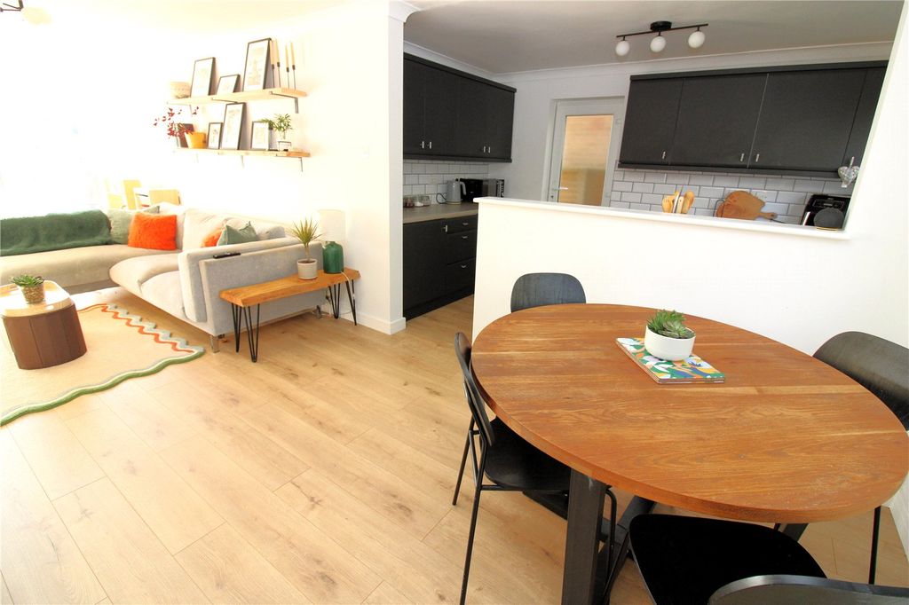 Property photo 3 of 16 Picture No. 11