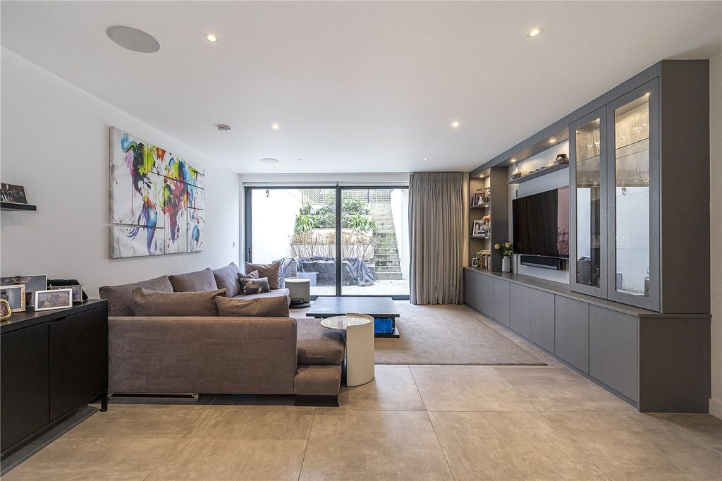 Property photo 3 of 39 Picture No. 11