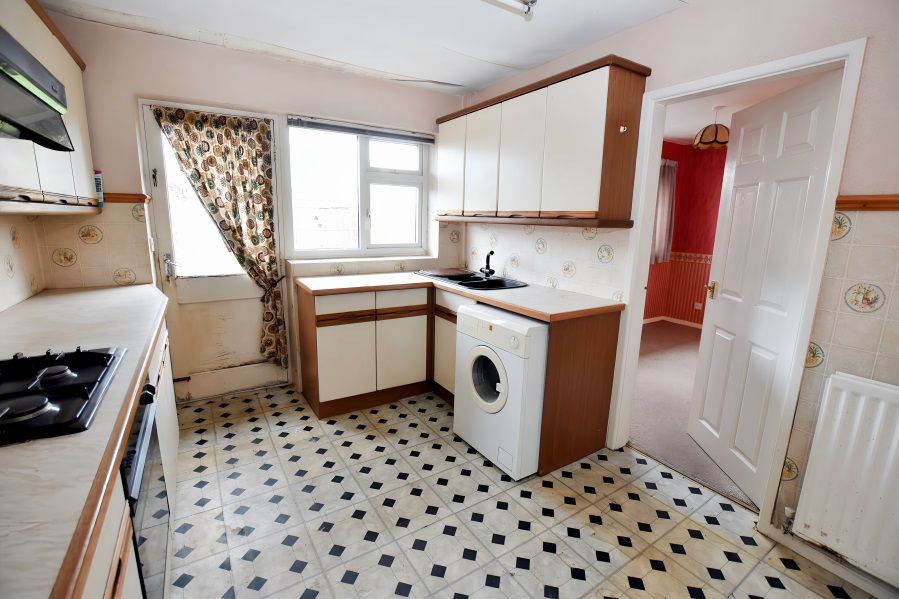 Property photo 3 of 18 Kitchen 2