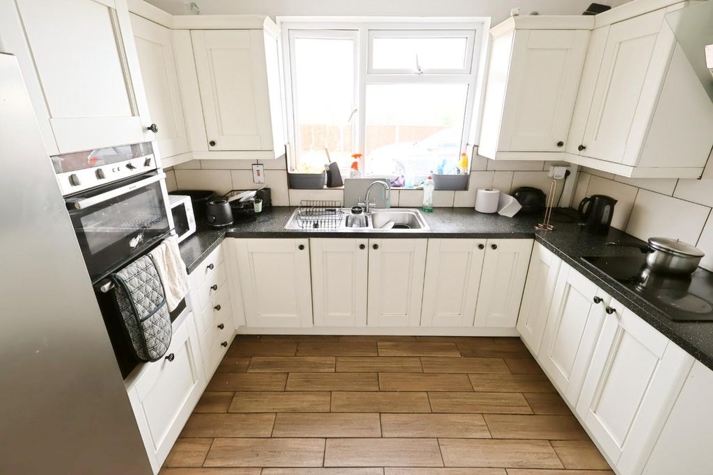 Property photo 2 of 15 Kitchen