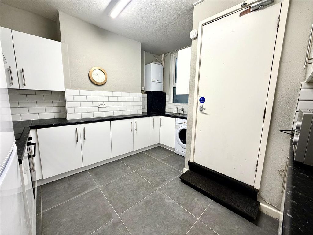 Property photo 3 of 10 Tempimageluyrmv.Jpg