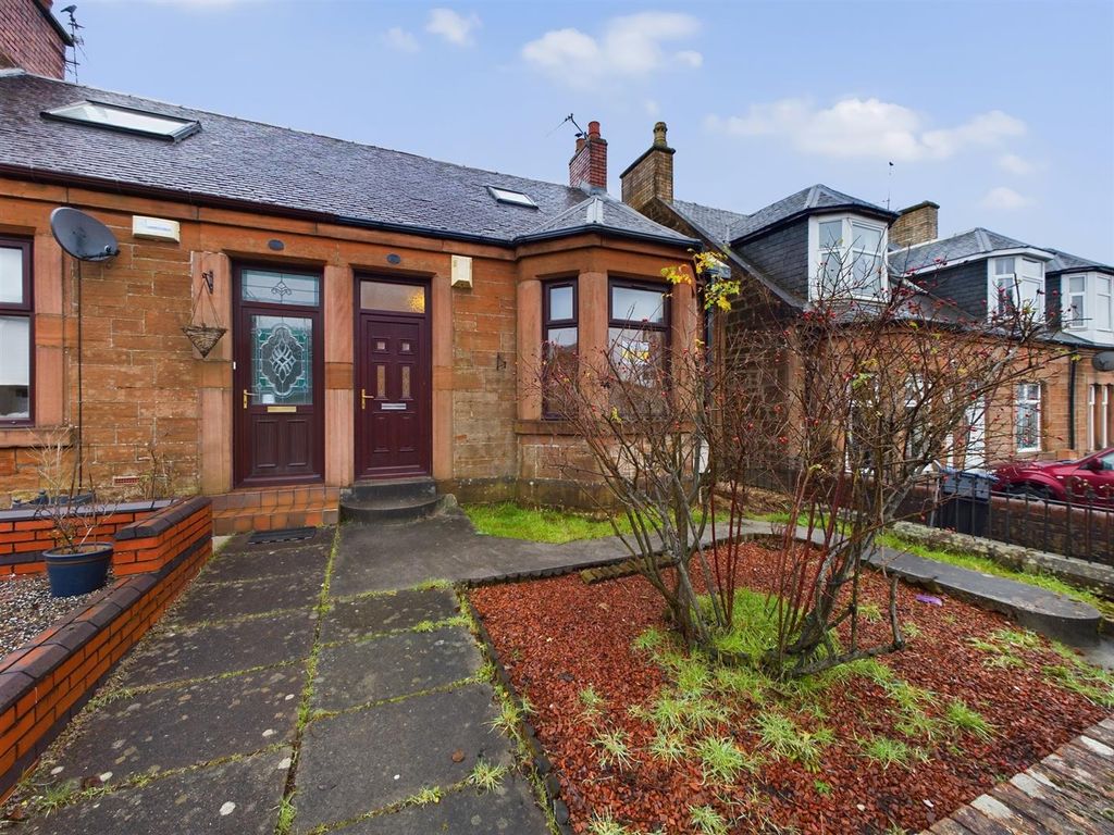 Property photo 1 of 17 Entrance Front Garden