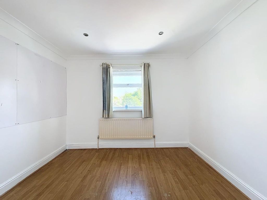 Property photo 2 of 15 Bedroom