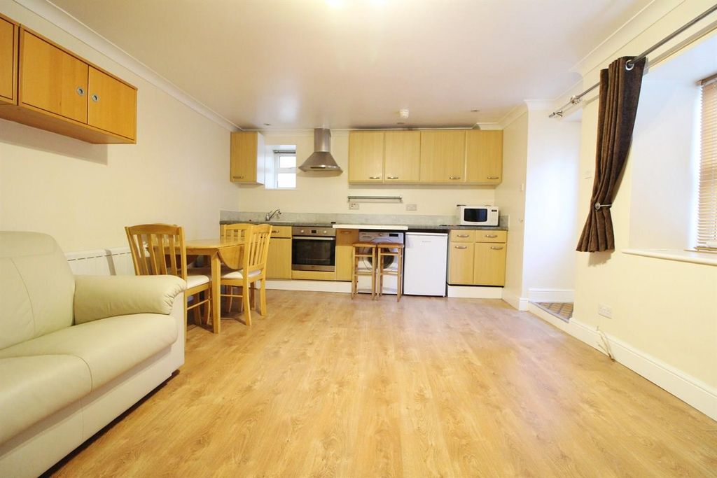 Property photo 2 of 6