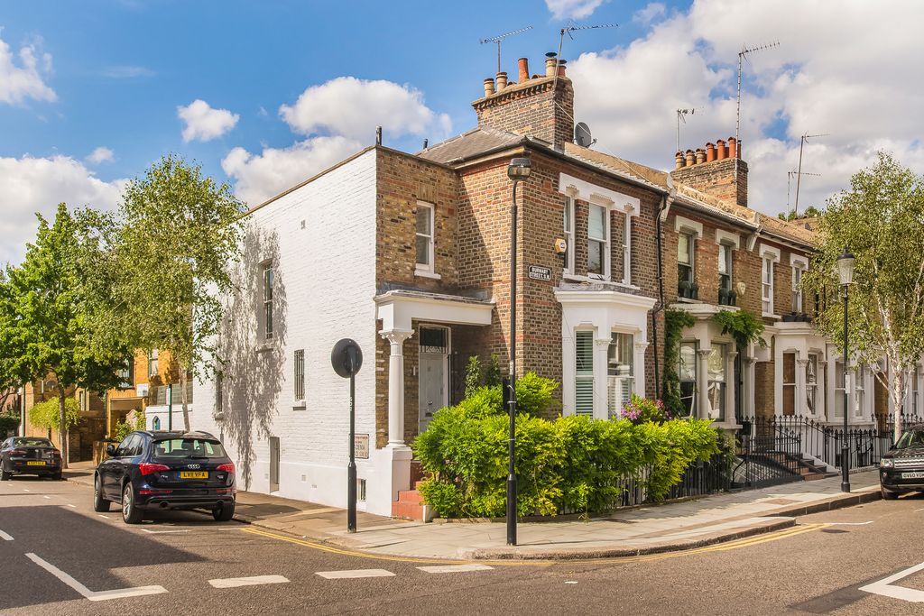 Property photo 1 of 8 Mco, 16A Barnaby St (1)