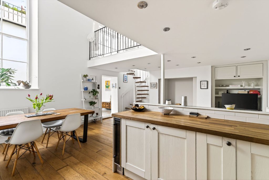 Property photo 1 of 39