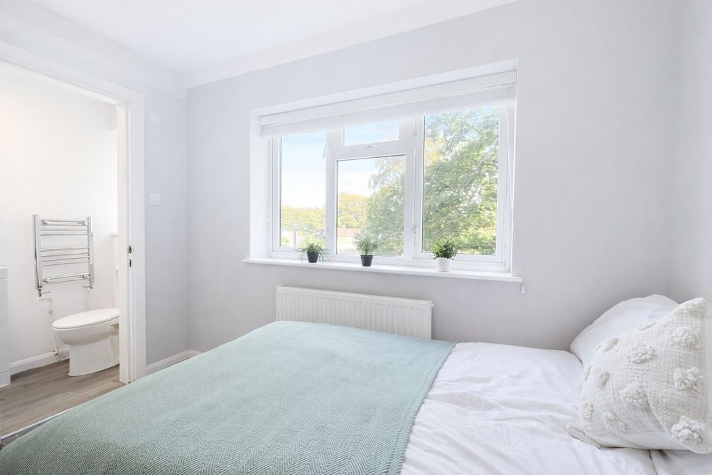 Property photo 2 of 10 Photo 27