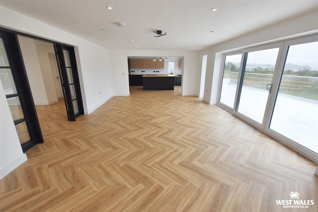 Property photo 3 of 44 24 (7).Jpg