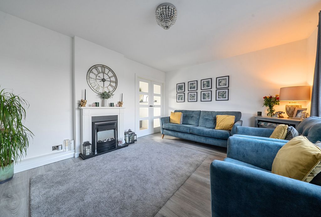 Property photo 2 of 14 Sitting Room