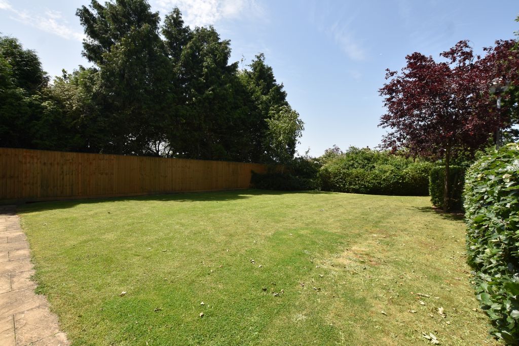 Property photo 2 of 7 Communal Garden