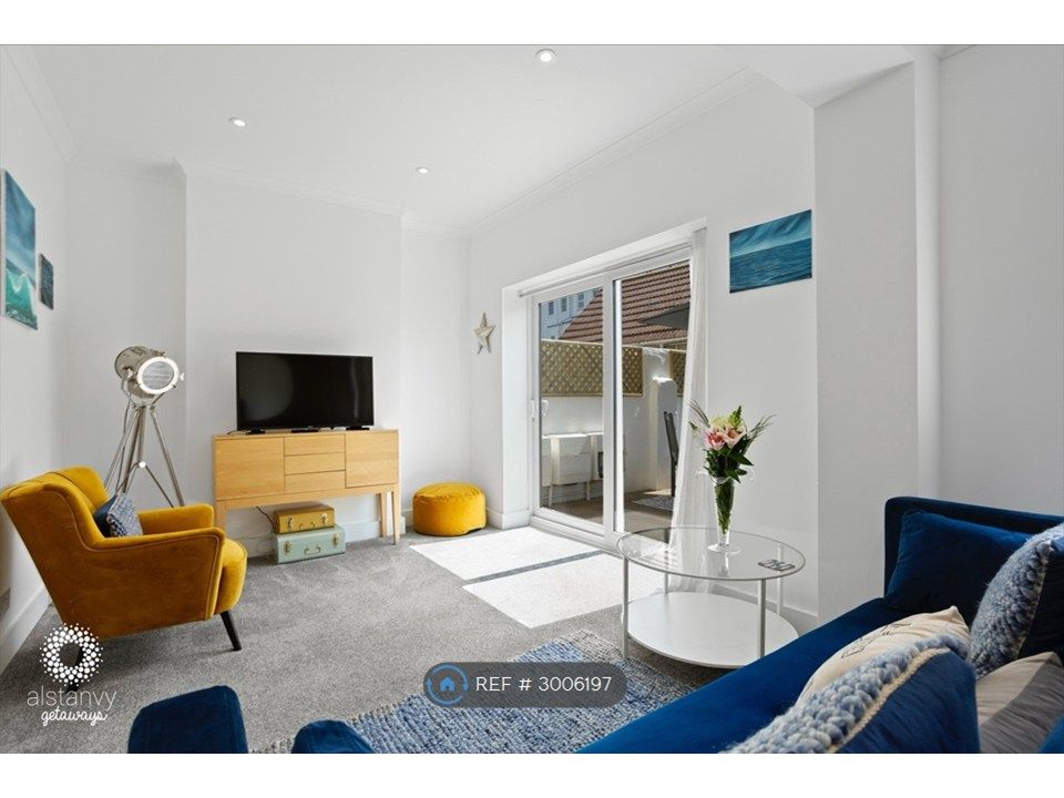 Property photo 3 of 16 Lounge With Patio Doors