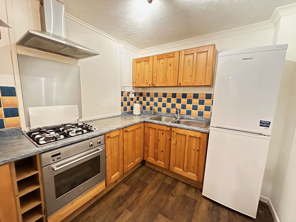 Property photo 2 of 8 Kitchen