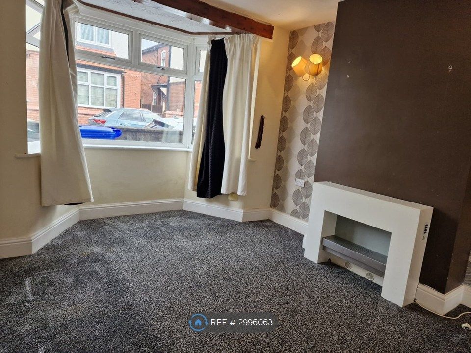 Property photo 3 of 18 Living / Bedroom 4