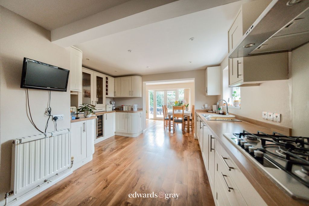 Property photo 2 of 27