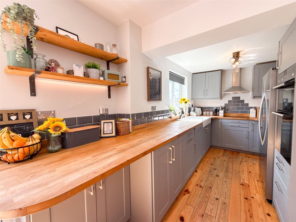 Property photo 3 of 36 Dining Kitchen