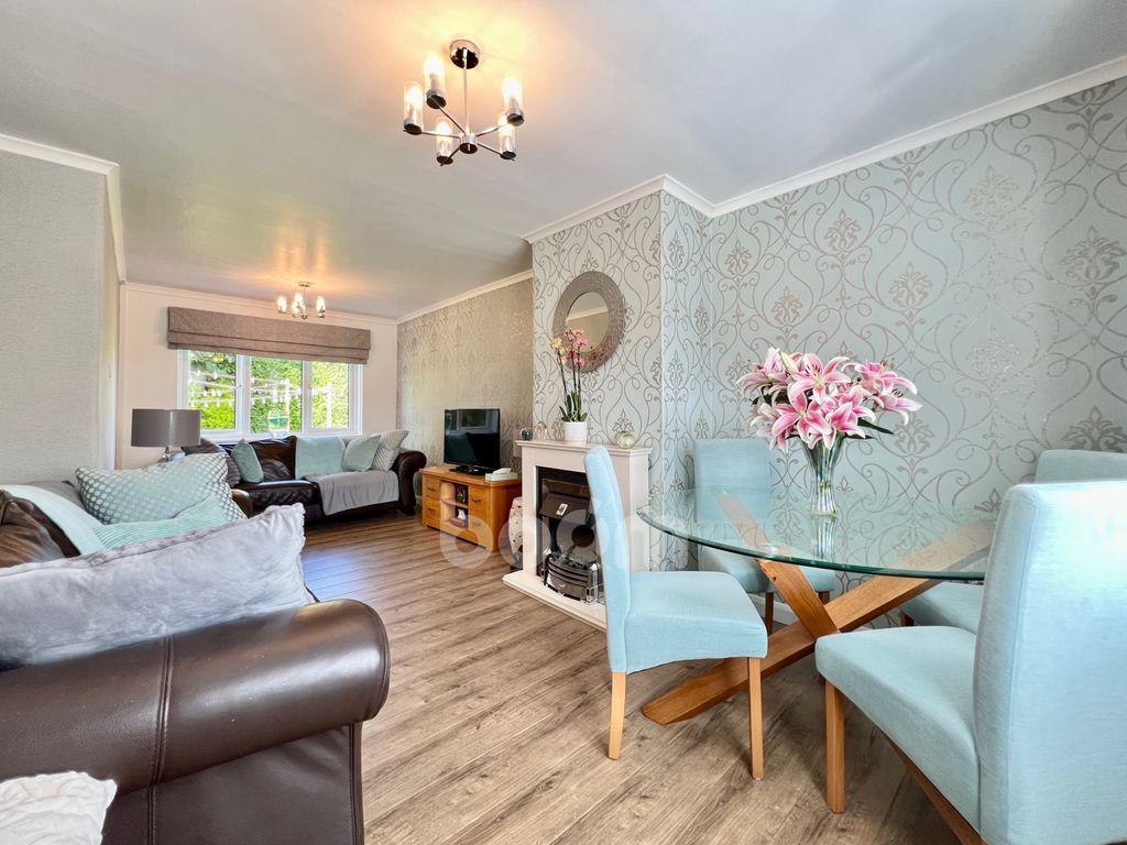 Property photo 2 of 16 Lounge Dining Room Avon Drive Linwood Paisley Prop