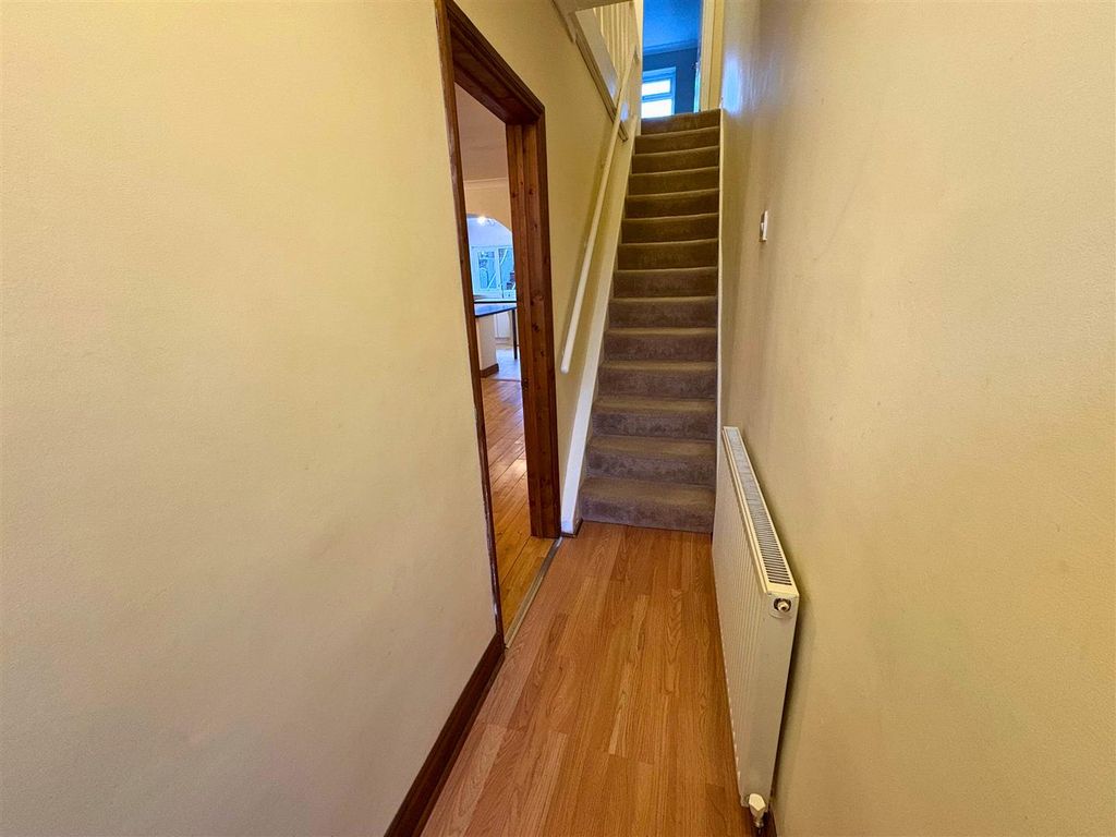 Property photo 2 of 24 Entrance Hall