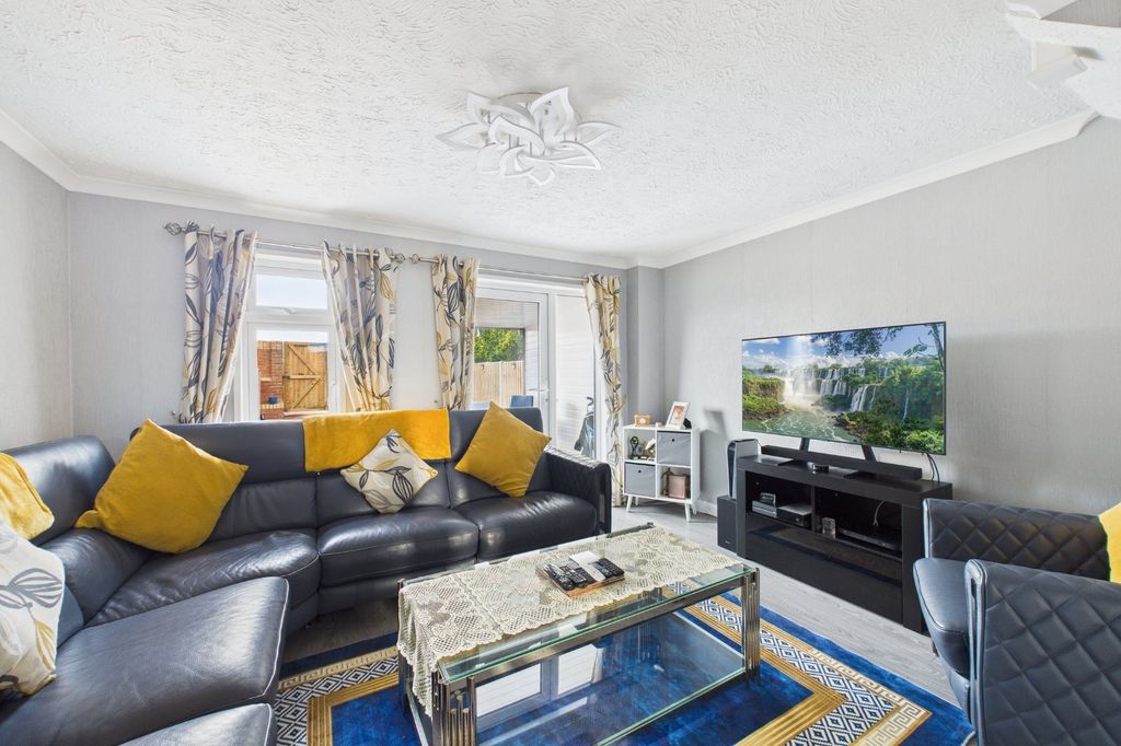 Property photo 2 of 12 Living Room