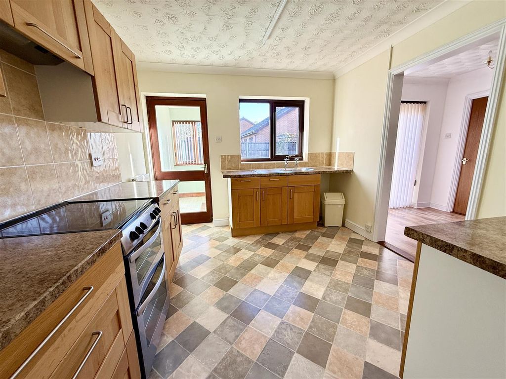 Property photo 2 of 18 Kitchen