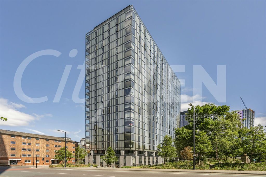 Property photo 1 of 14 The Gate