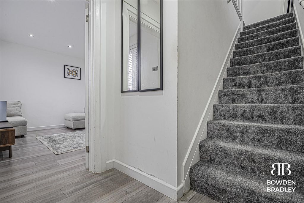 Property photo 3 of 18 A7_09502-Hdr.Jpg