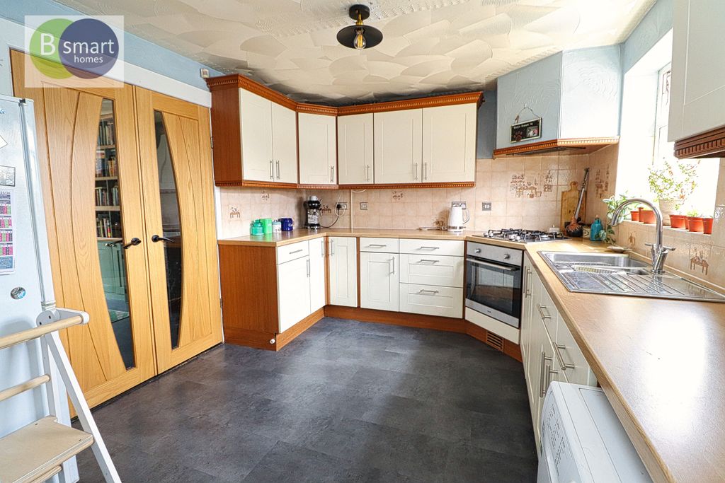 Property photo 3 of 15 Img_3903