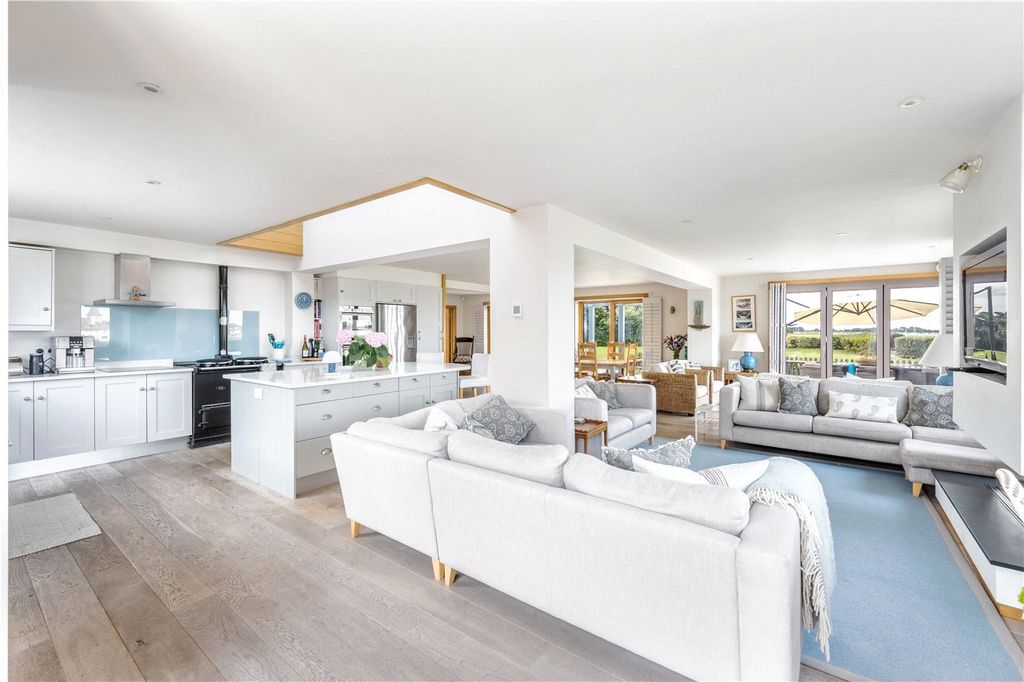 Property photo 2 of 35 House. Partnership