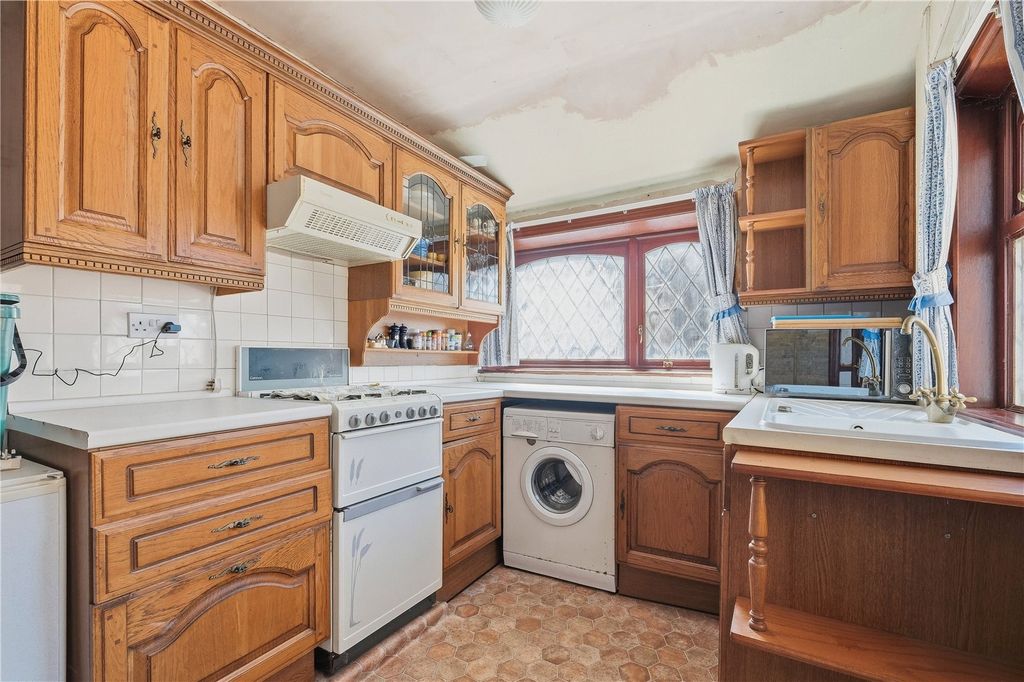 Property photo 3 of 16 Kitchen