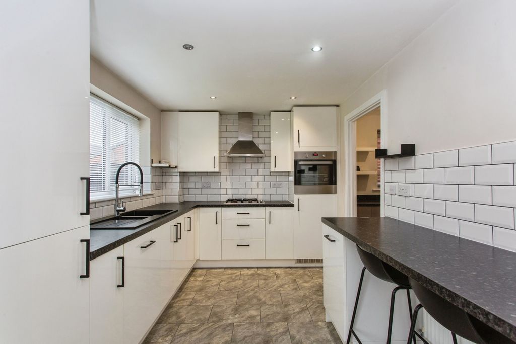 Property photo 3 of 17 Photo