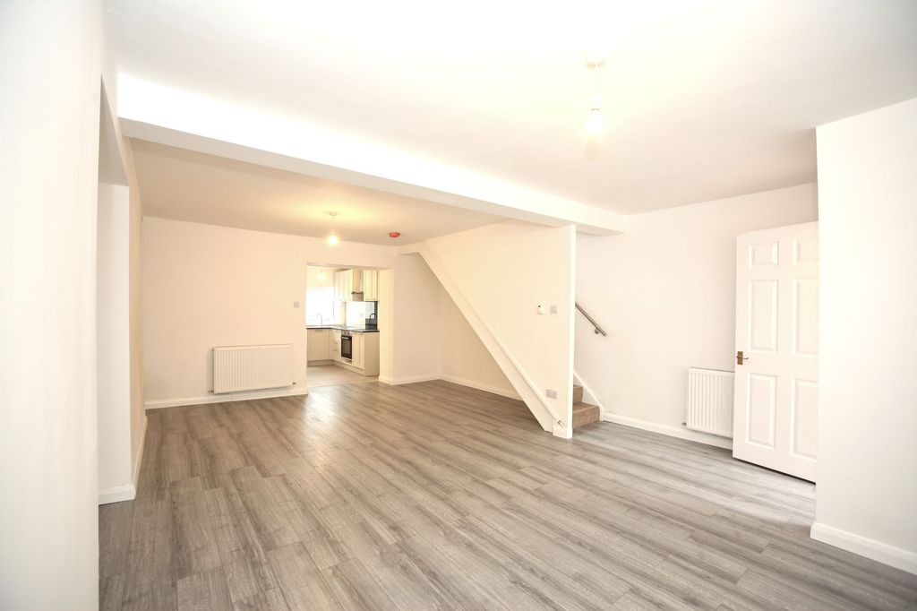 Property photo 2 of 32