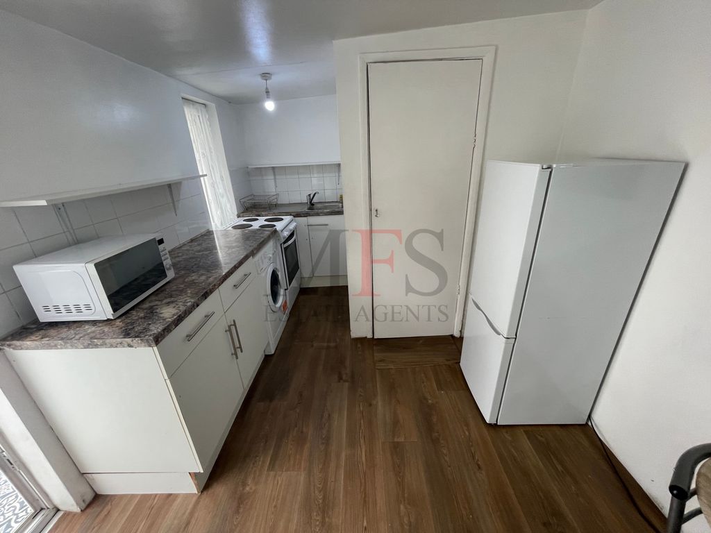 Property photo 3 of 6 Photo 4