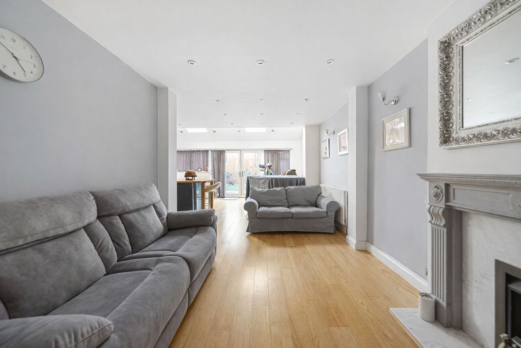 Property photo 3 of 25