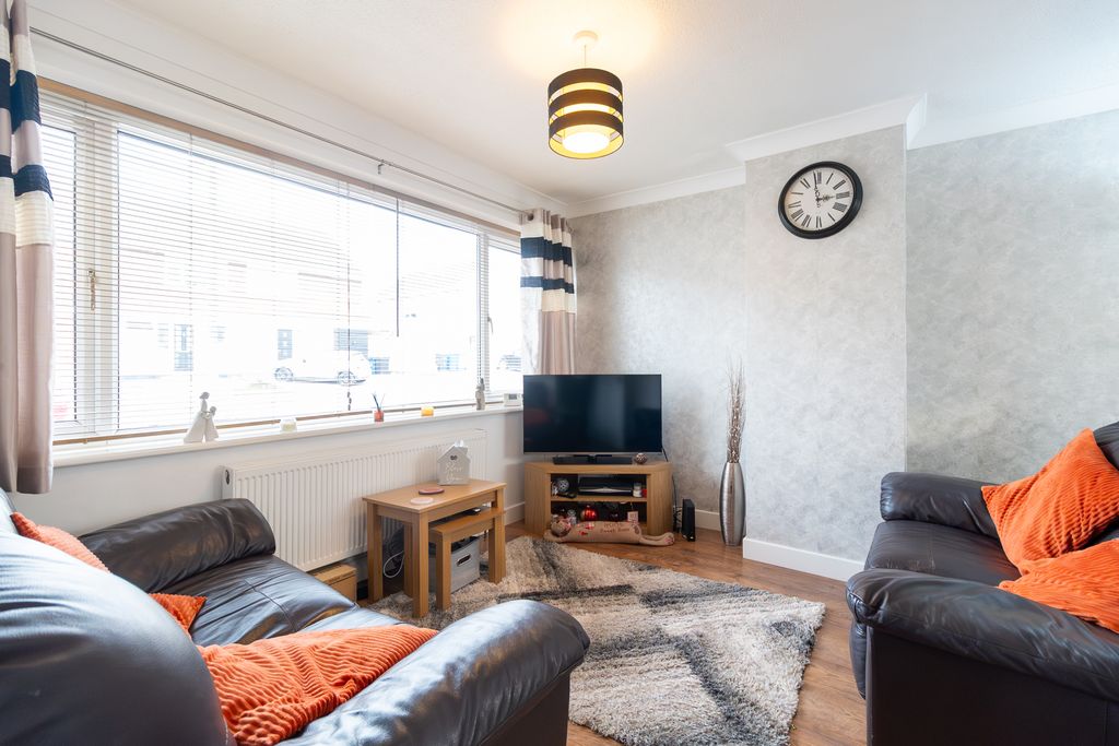 Property photo 3 of 27