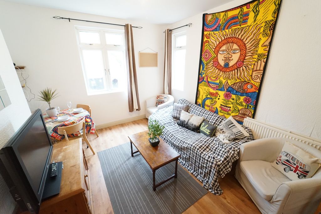 Property photo 1 of 5 Living Room