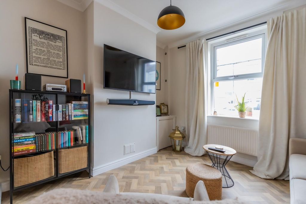 Property photo 3 of 16 11 (9 Of 19).Jpg