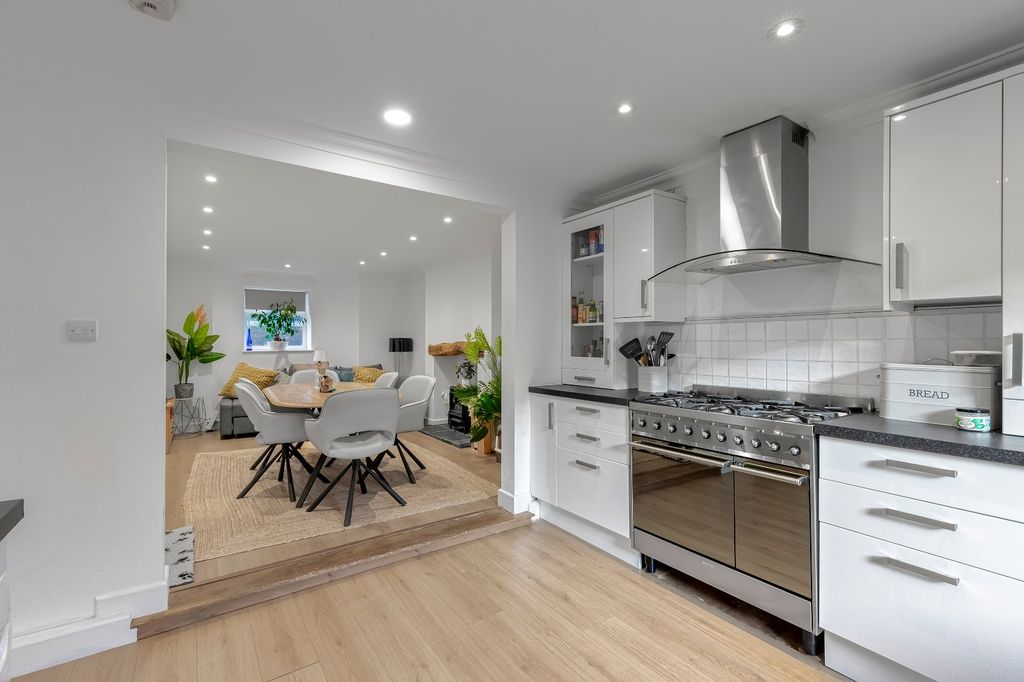 Property photo 3 of 25 Picture No. 11