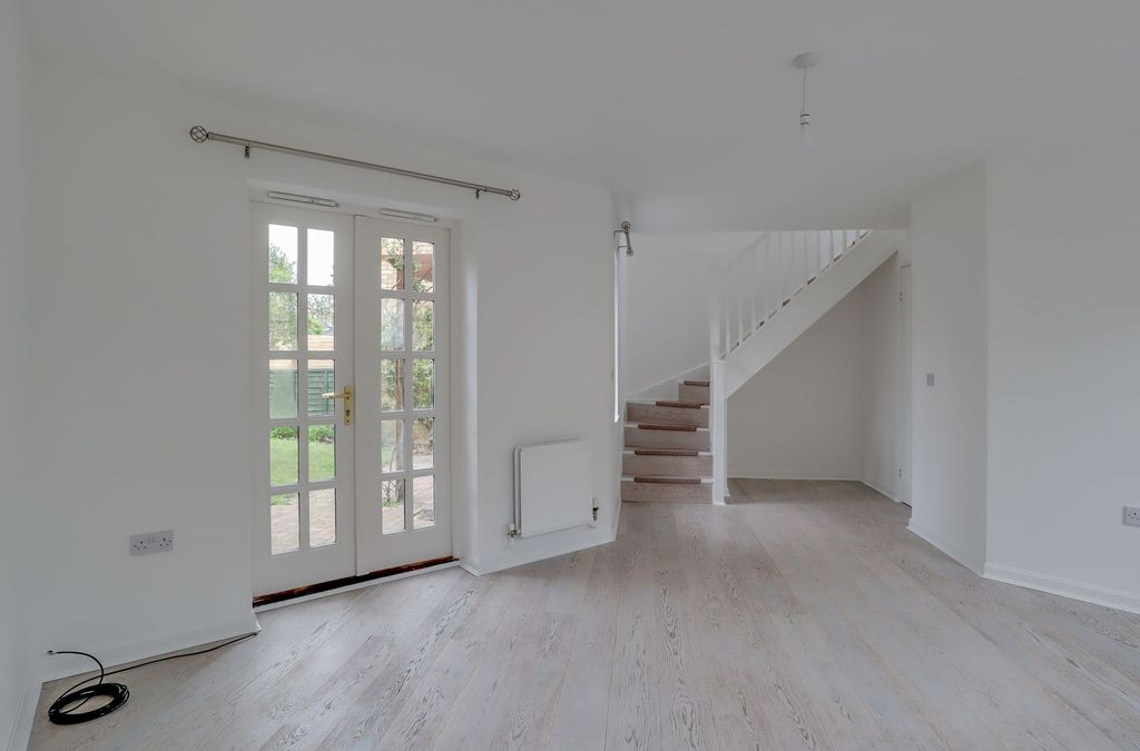Property photo 2 of 28