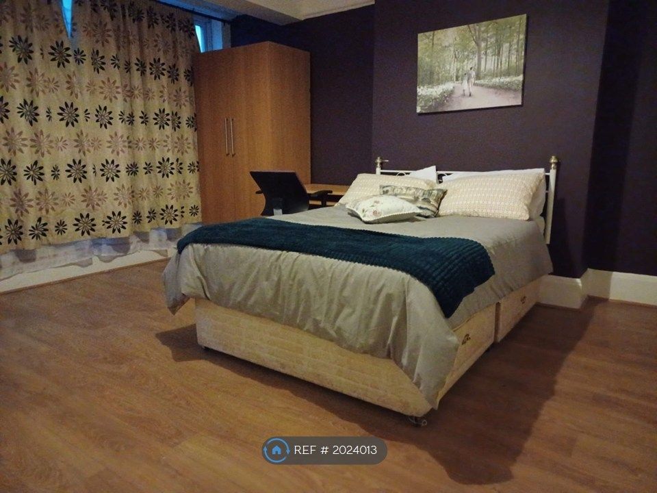 Property photo 2 of 27