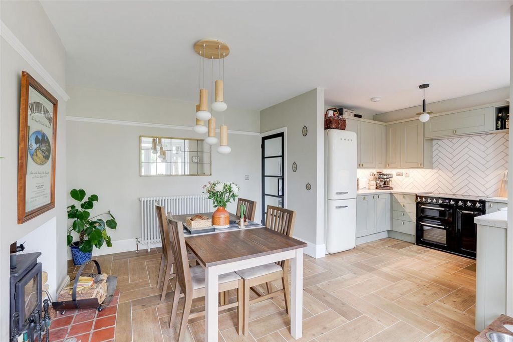 Property photo 3 of 23