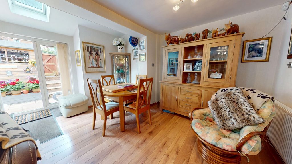 Property photo 3 of 13 Photo 6
