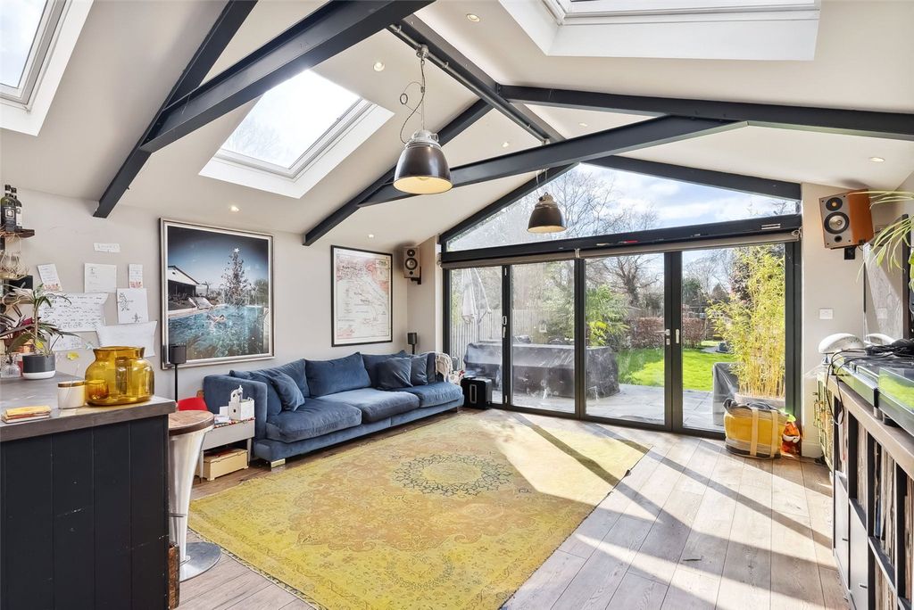 Property photo 2 of 12 Picture No. 10