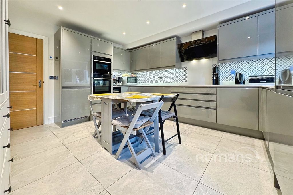 Property photo 3 of 15 Kitchen