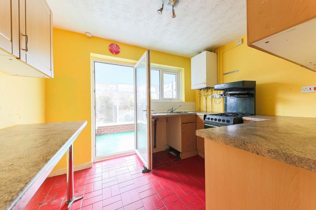 Property photo 3 of 17 Kitchen.Jpg