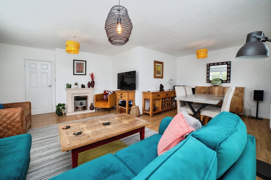 Property photo 2 of 20 Pbox-Img.Jpg