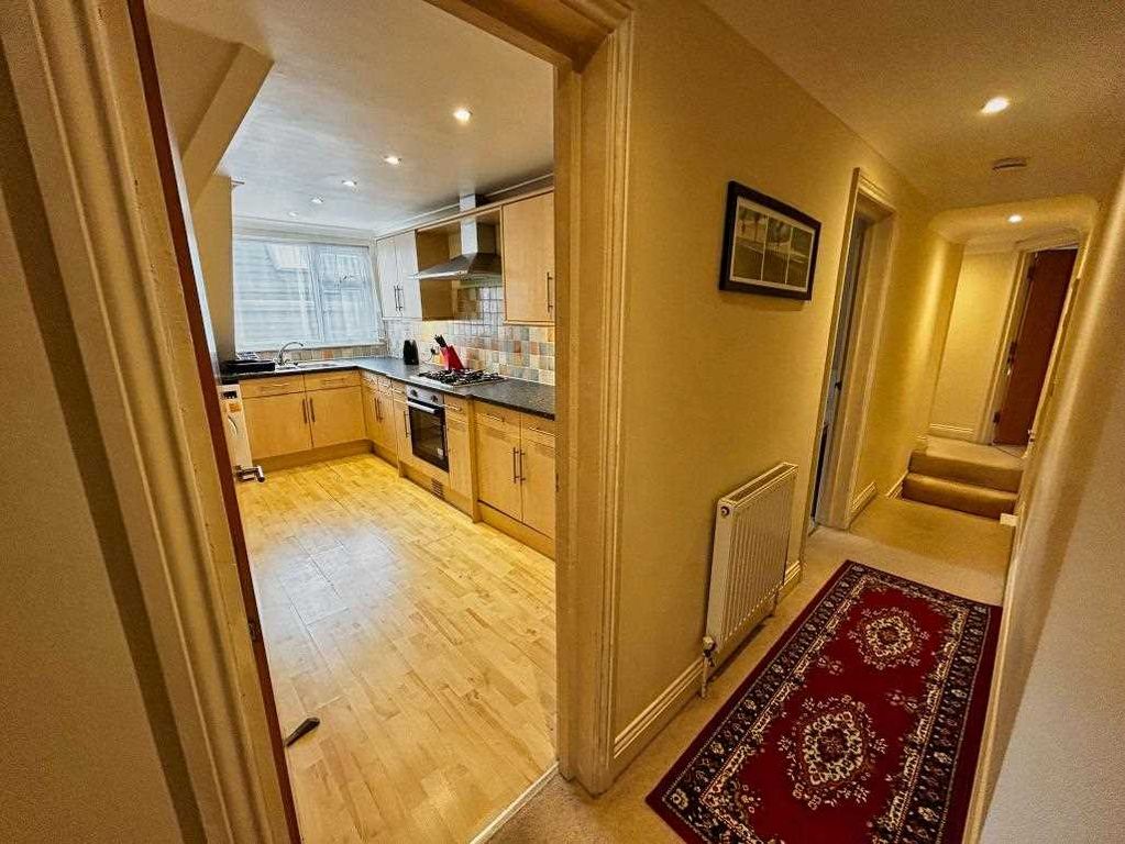 Property photo 2 of 15 Entrance Hall